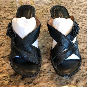 LEATHER FLOWER HEELS Size 8